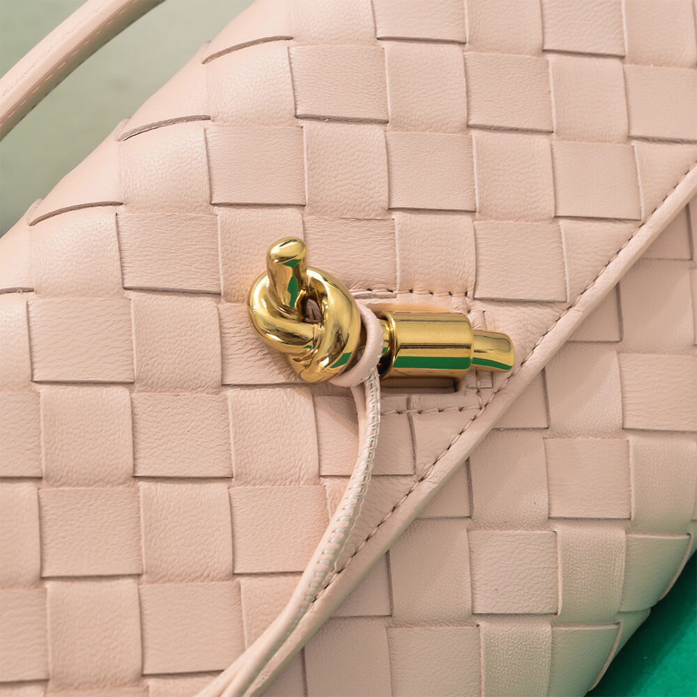 Bottega Veneta Andiamo Clutch Bag - Replica Luxury Bags™