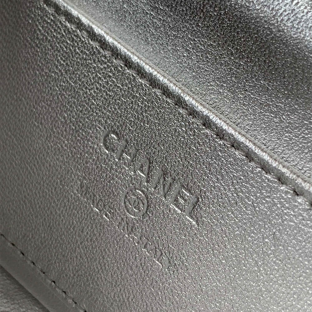 Chanel Clutch Bag with Chain - Replica Luxury Bags™