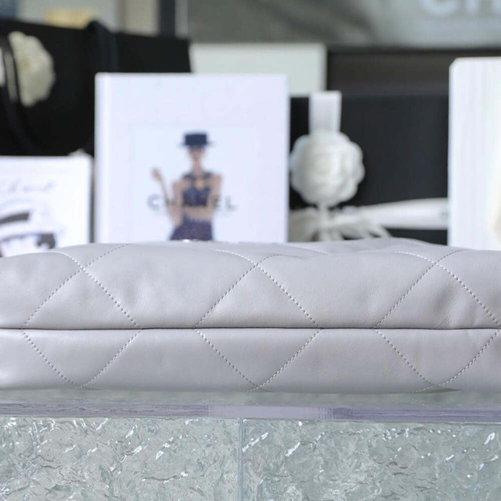 Chanel 22 Handbag - Replica Luxury Bags™