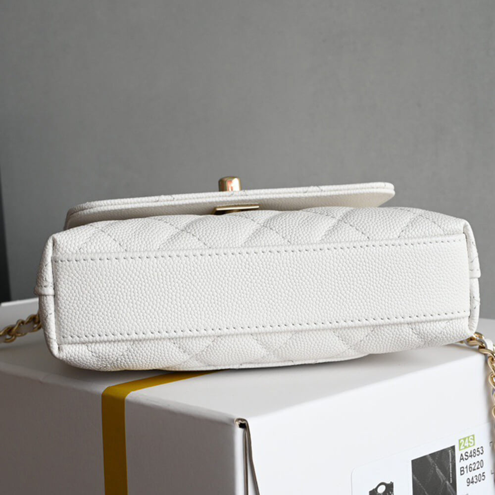 Chanel Clutch Bag with Chain and Top Handle - Replica Luxury Bags™