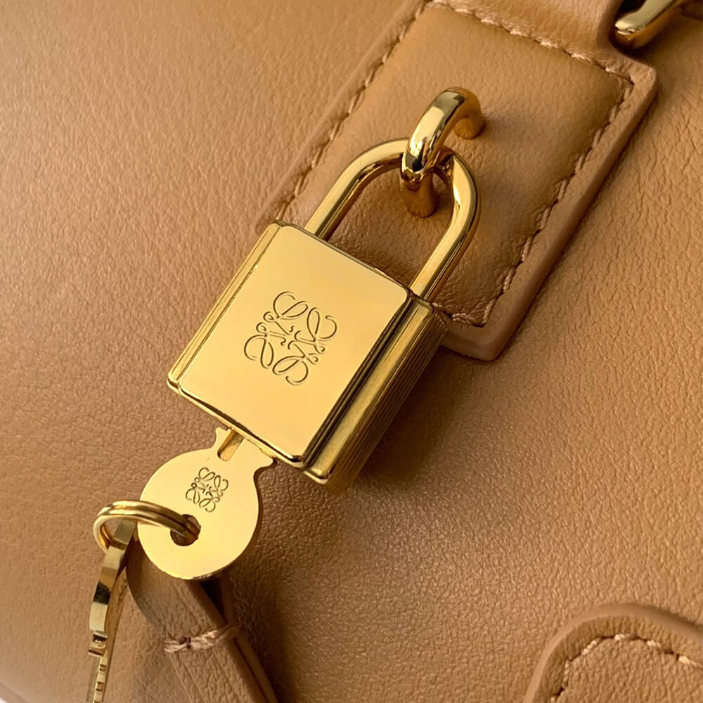 Loewe Amazona 23 Cropped Bag in Nappa Calfskin - Replica Luxury Bags™