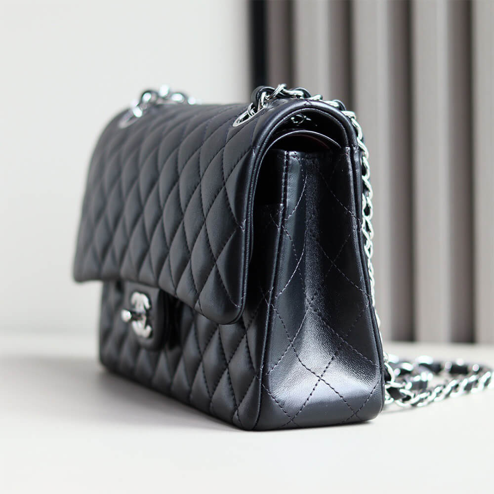 Chanel Classic Flap Handbag - Replica Luxury Bags™