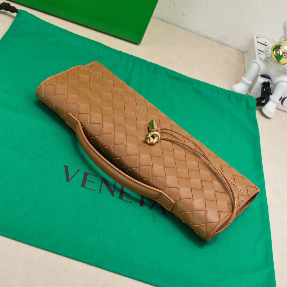 Bottega Veneta Andiamo Clutch Bag - Replica Luxury Bags™