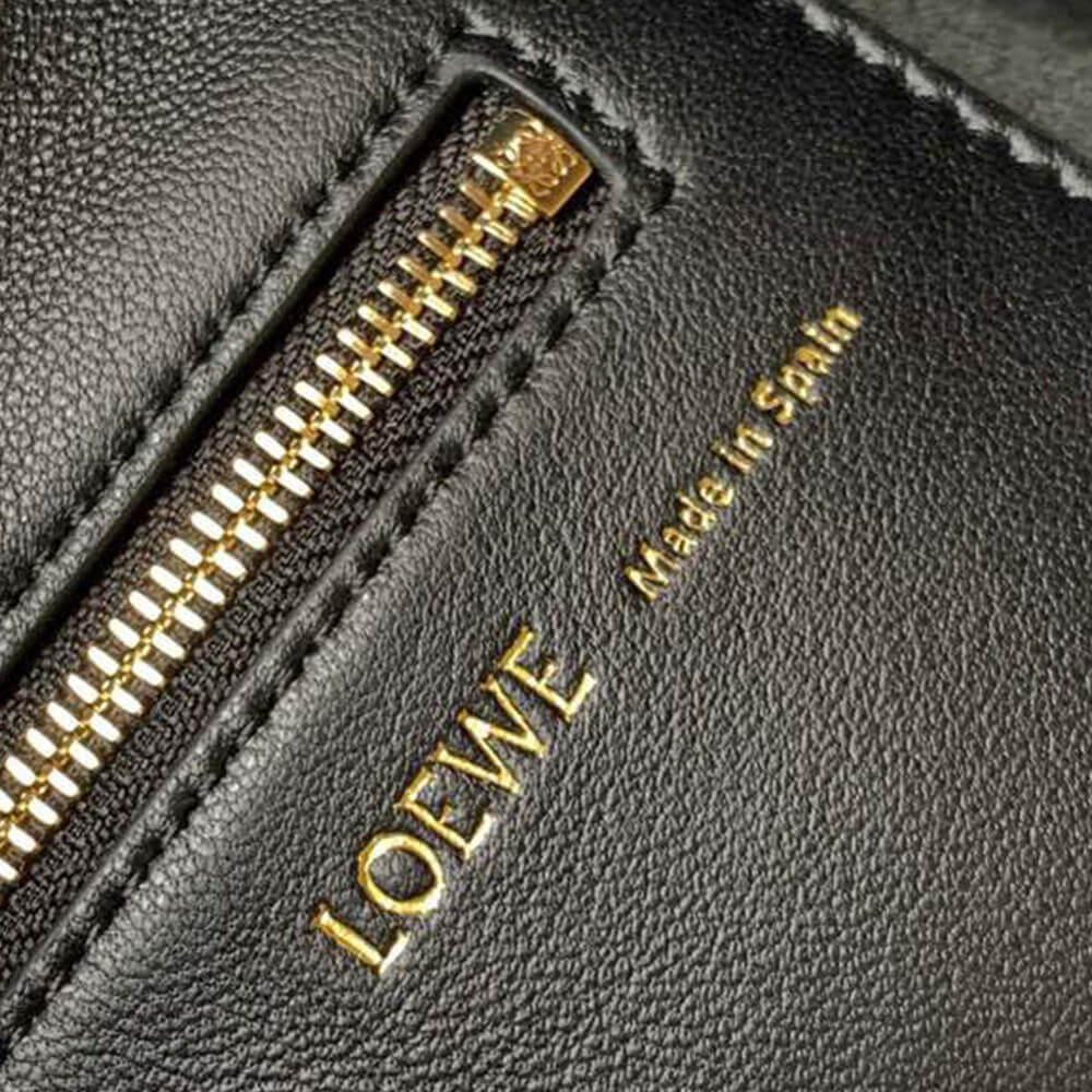 Loewe Medium Squeeze bag in nappa lambskin - Replica Luxury Bags™