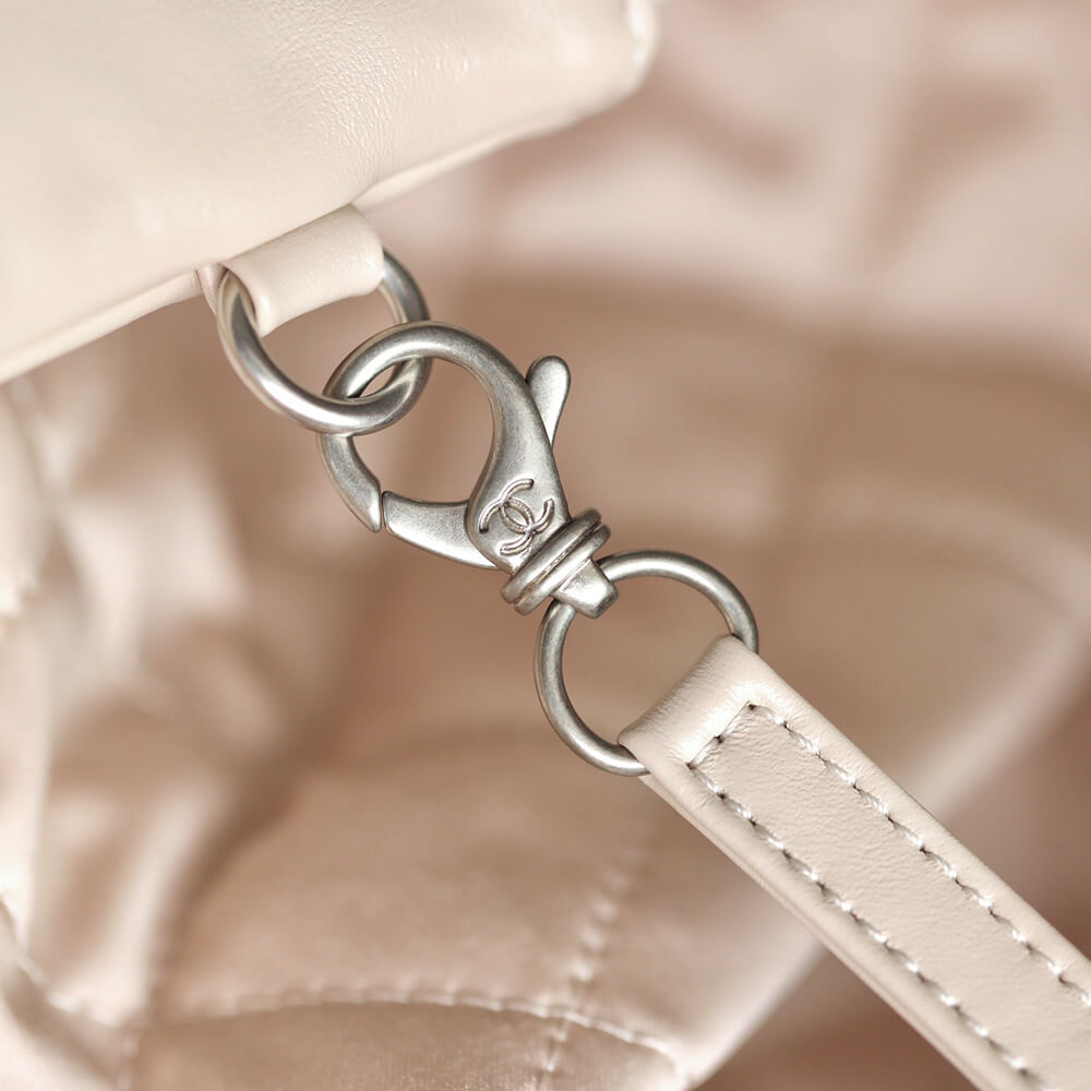 Chanel 22 Handbag - Replica Luxury Bags™