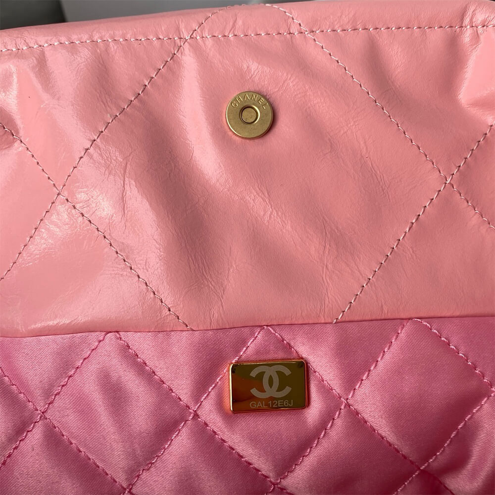 Chanel 22 Small Handbag - Replica Luxury Bags™