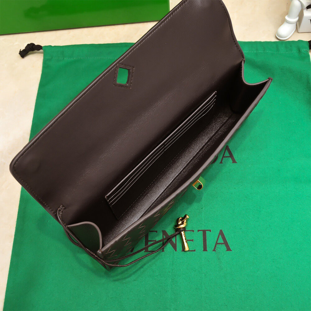 Bottega Veneta Andiamo Clutch Bag - Replica Luxury Bags™