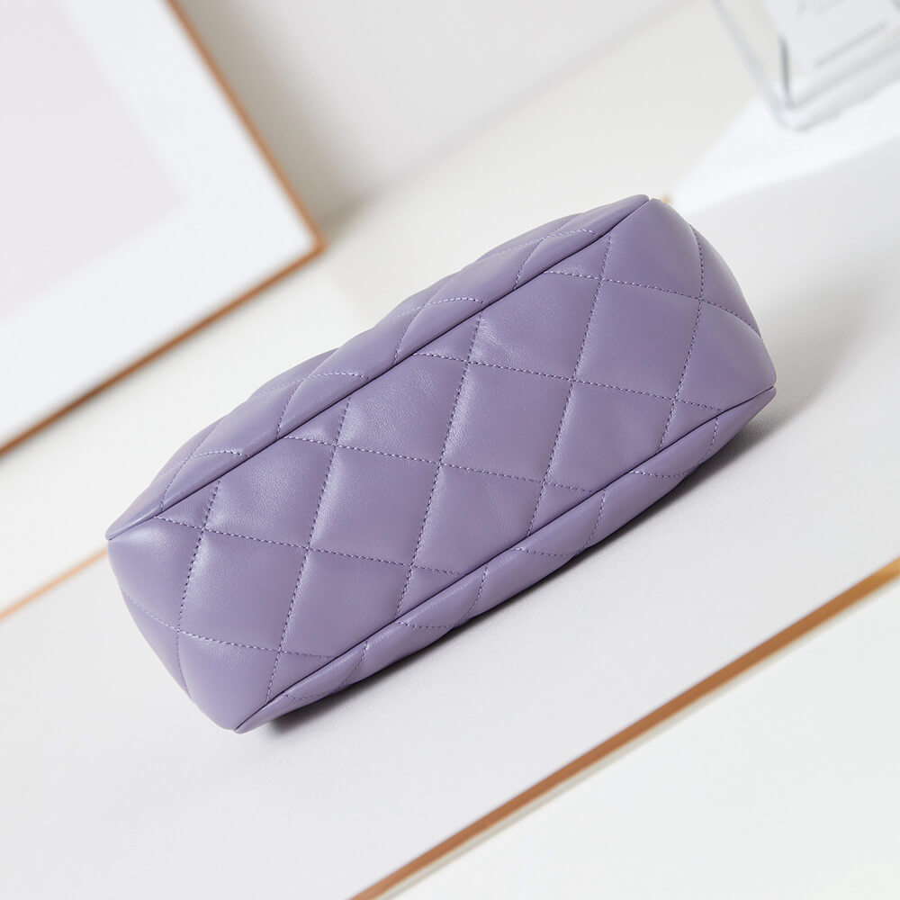 Chanel Clutch Bag with Chain - Replica Luxury Bags™