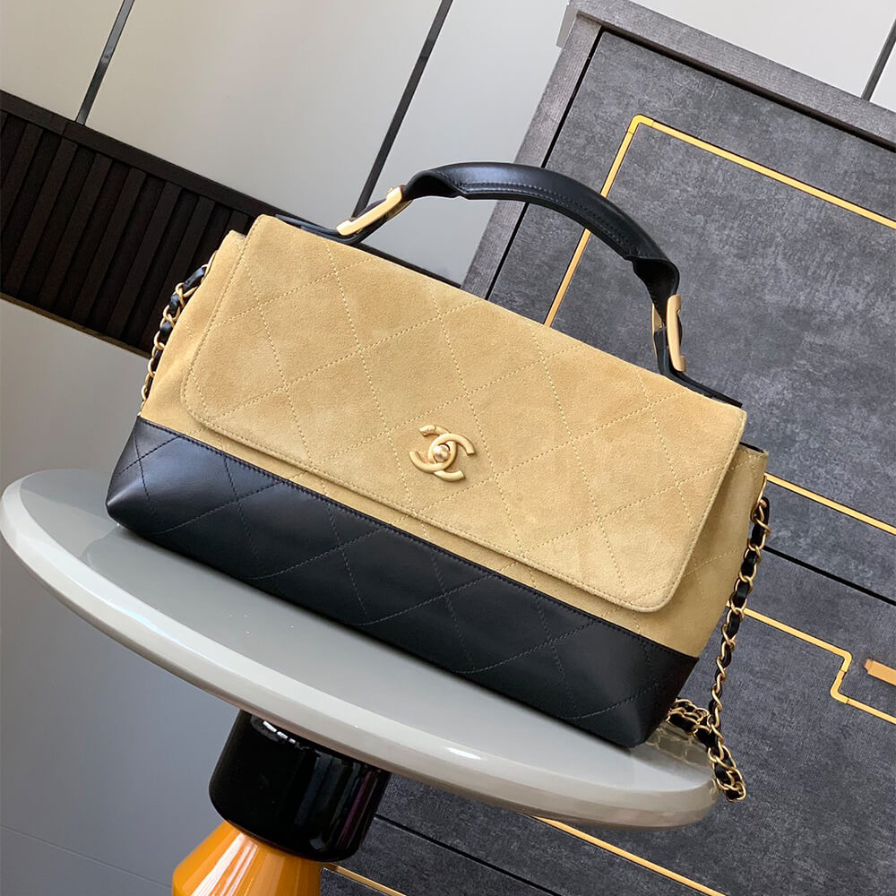 Chanel Bag on 25 Fashion Show - Replica Luxury Bags™