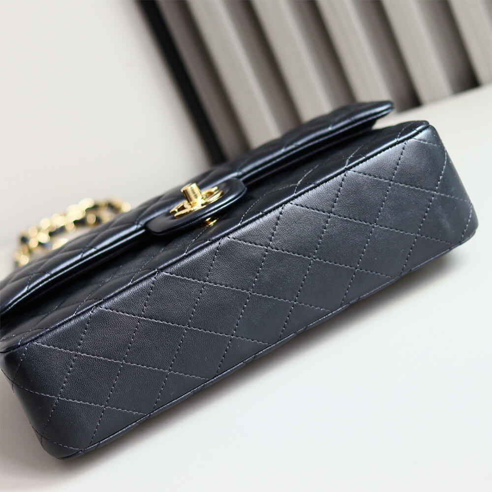 Chanel Classic Flap Handbag - Replica Luxury Bags™