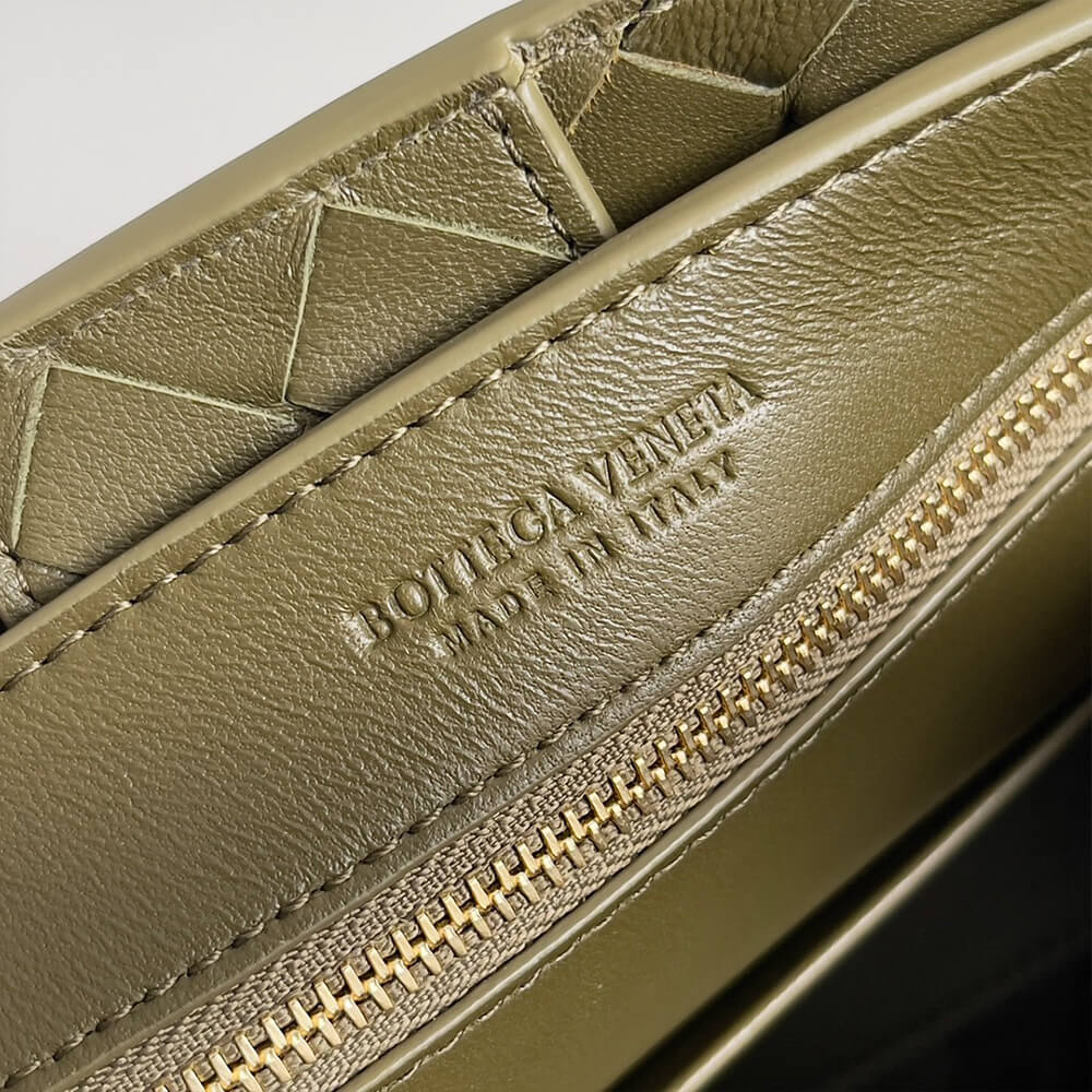 Bottega Veneta Small Andiamo Bag - Replica Luxury Bags™