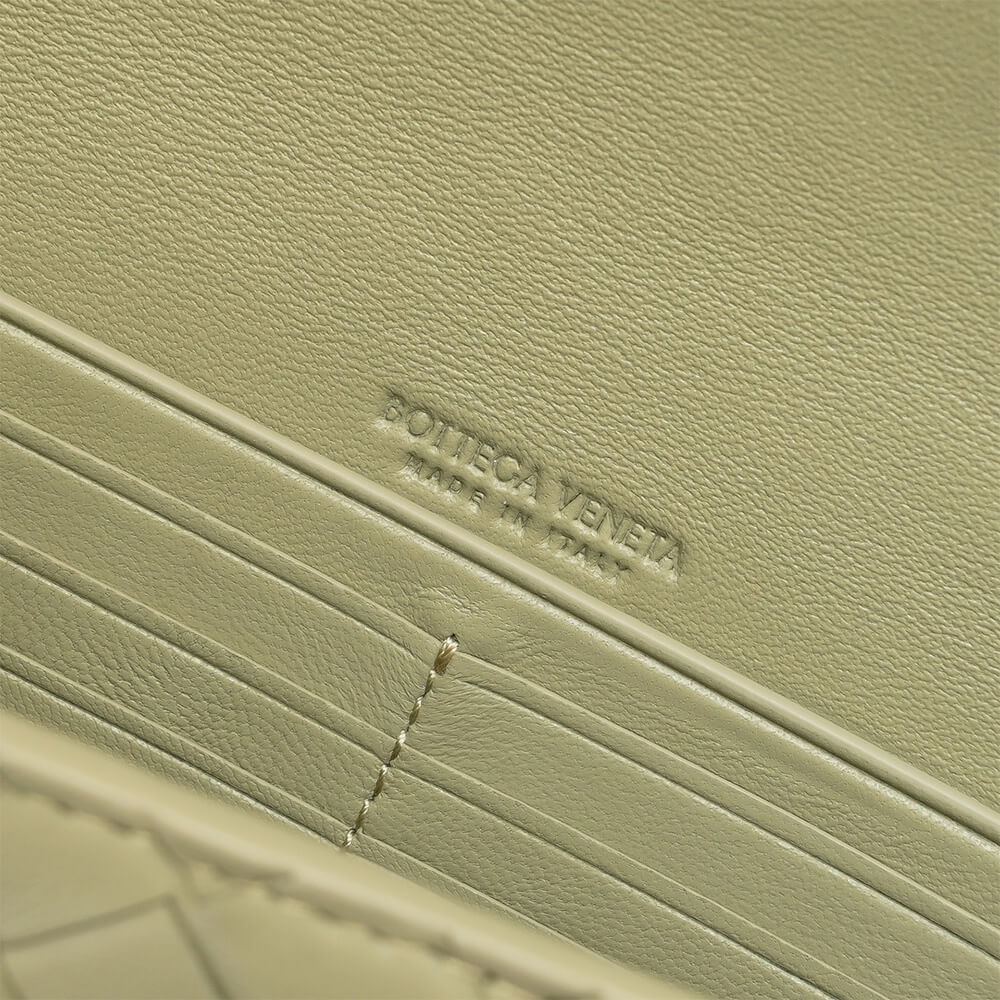 Bottega Veneta Andiamo Clutch Bag - Replica Luxury Bags™