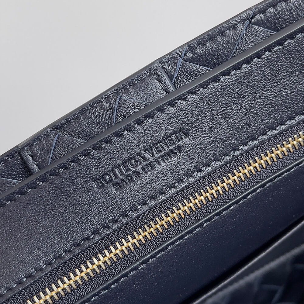 Bottega Veneta Small Andiamo Bag - Replica Luxury Bags™