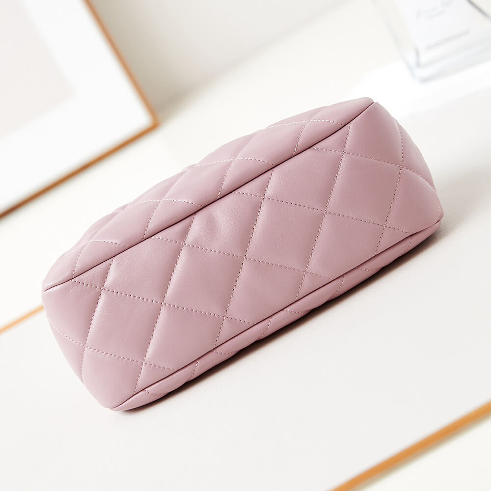 Chanel Clutch Bag in Pink - Replica Luxury Bags™