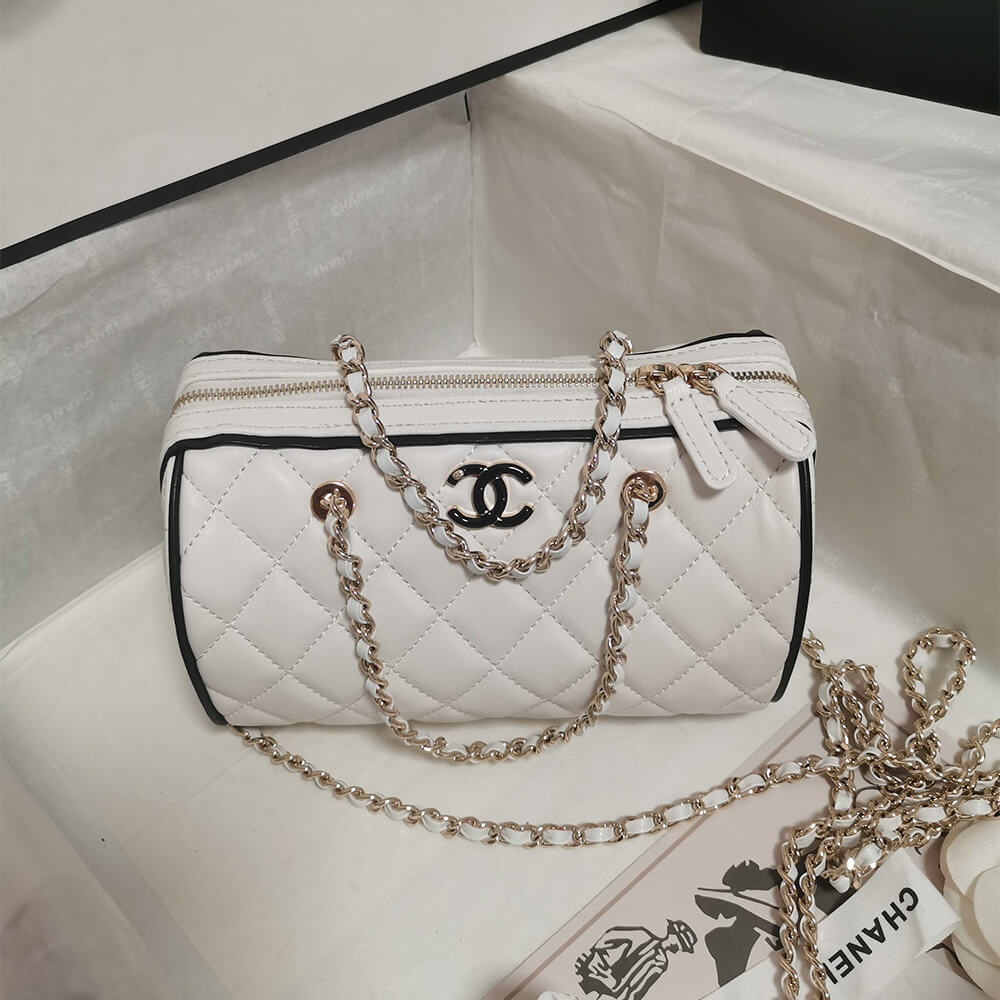Chanel Clutch Bag with Chain - Replica Luxury Bags™