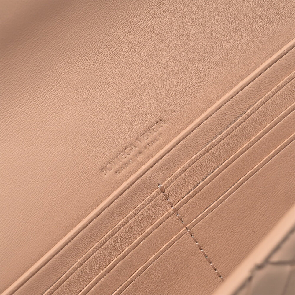 Bottega Veneta Andiamo Clutch Bag - Replica Luxury Bags™