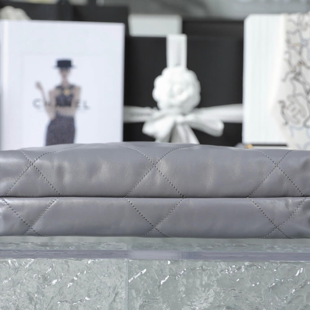 Chanel 22 Small Handbag - Replica Luxury Bags™