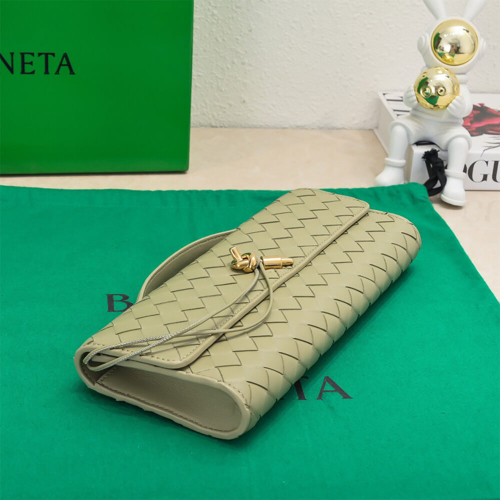 Bottega Veneta Andiamo Clutch Bag - Replica Luxury Bags™