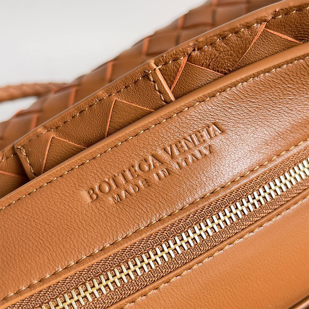 Bottega Veneta Medium Andiamo Bag - Replica Luxury Bags™