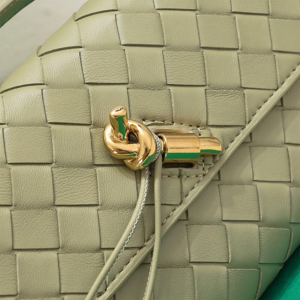 Bottega Veneta Andiamo Clutch Bag - Replica Luxury Bags™