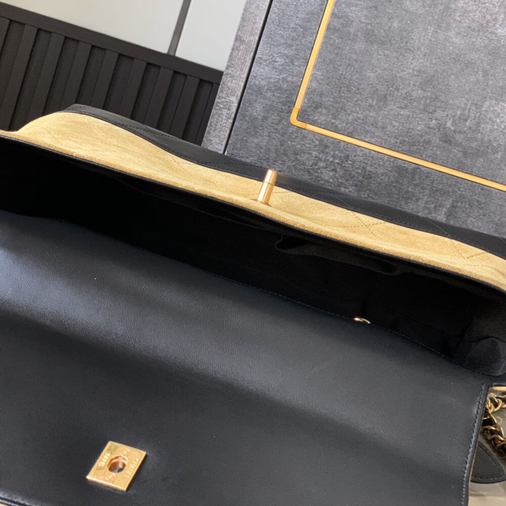 Chanel Bag on 25 Fashion Show - Replica Luxury Bags™