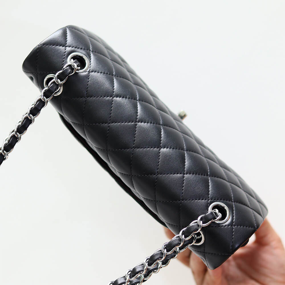 Chanel Classic Flap Handbag - Replica Luxury Bags™