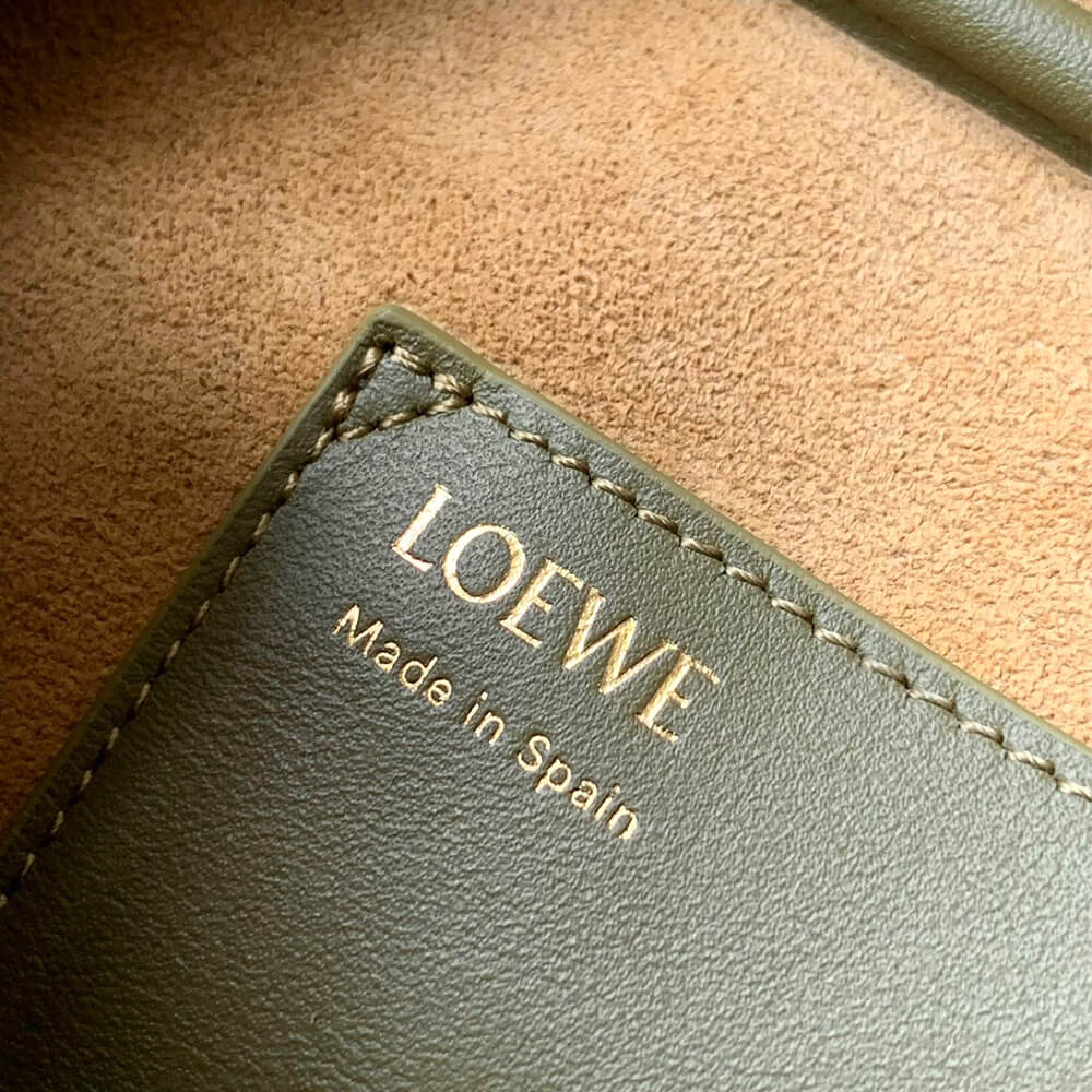 Loewe Amazona 23 Cropped Bag in Nappa Calfskin - Replica Luxury Bags™