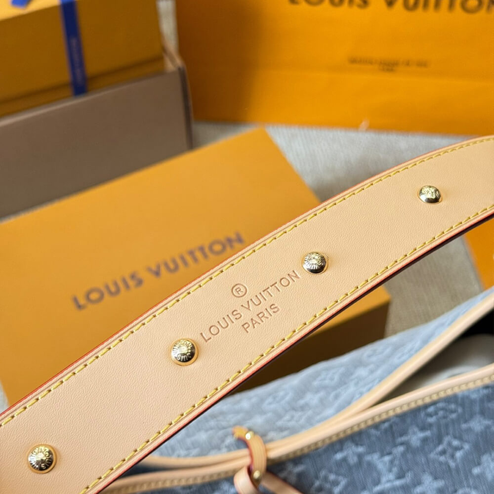 LV CarryAll MM Bag - Replica Luxury Bags™