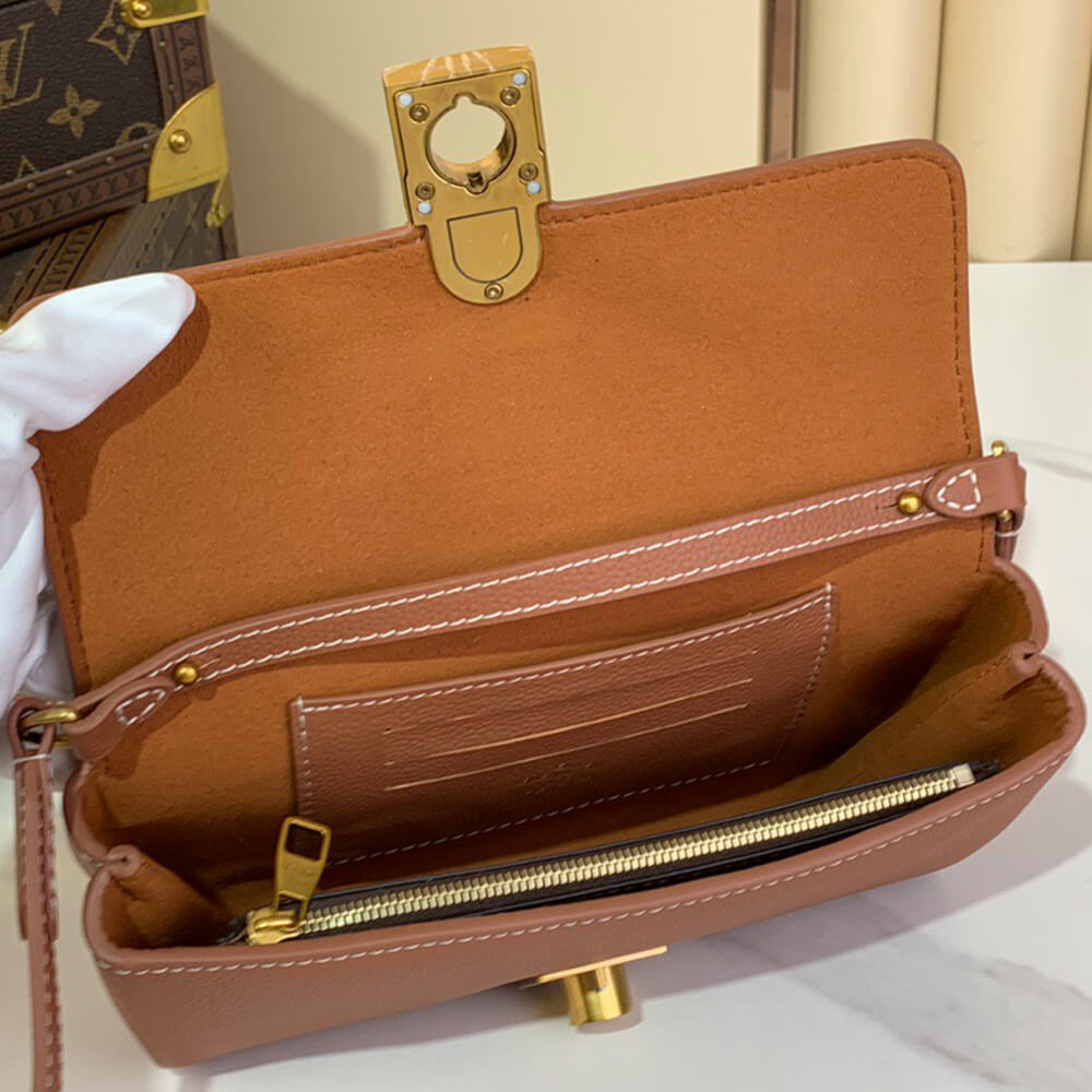 LV Wallet On Chain Low Key Bag - Replica Luxury Bags™