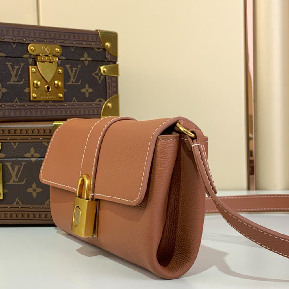 LV Wallet On Chain Low Key Bag - Replica Luxury Bags™