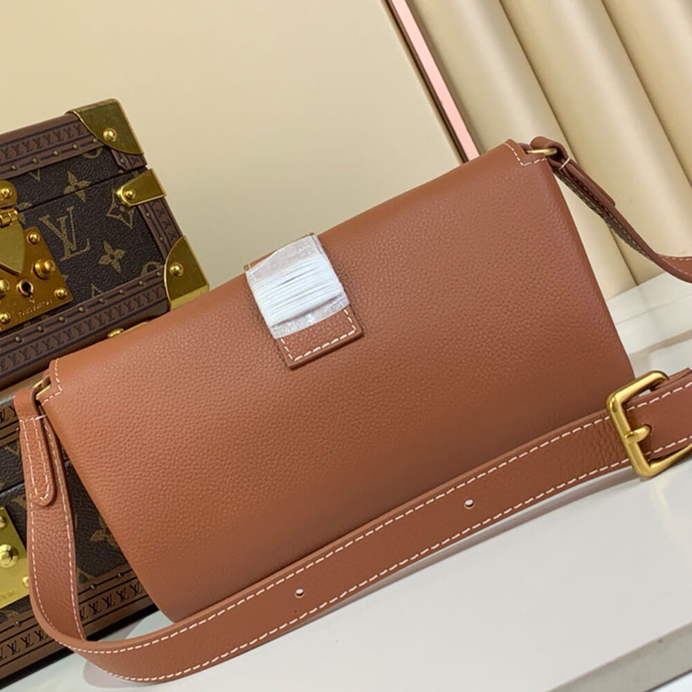 LV Wallet On Chain Low Key Bag - Replica Luxury Bags™