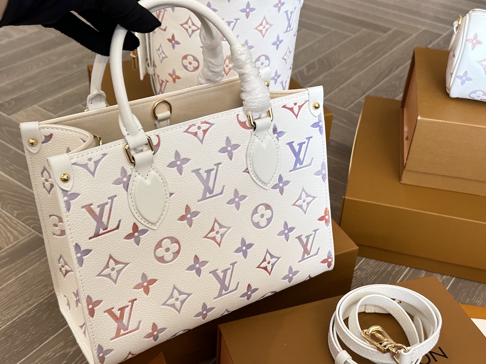 LV OnTheGo PM Bag - Replica Luxury Bags™