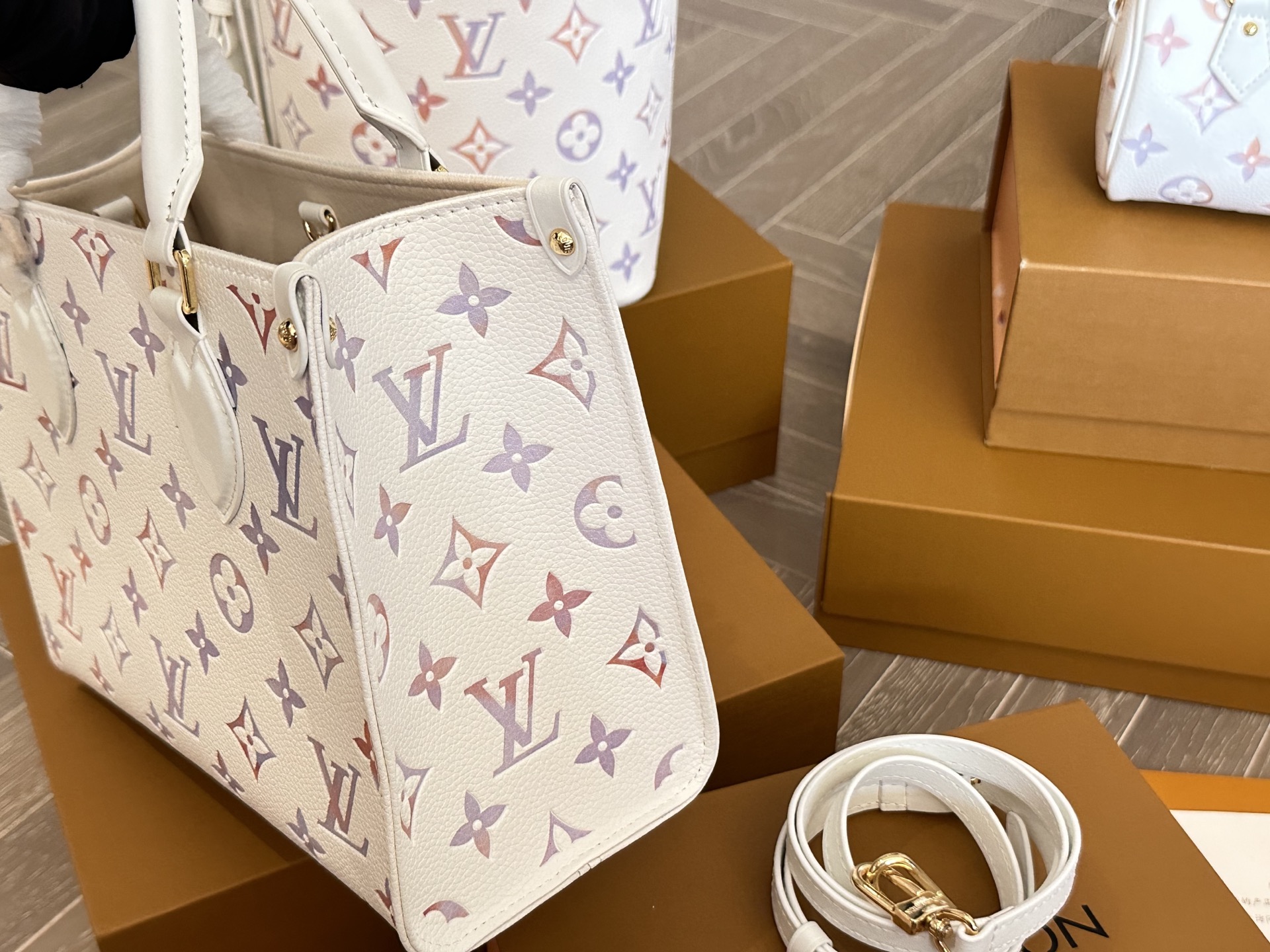 LV OnTheGo PM Bag - Replica Luxury Bags™