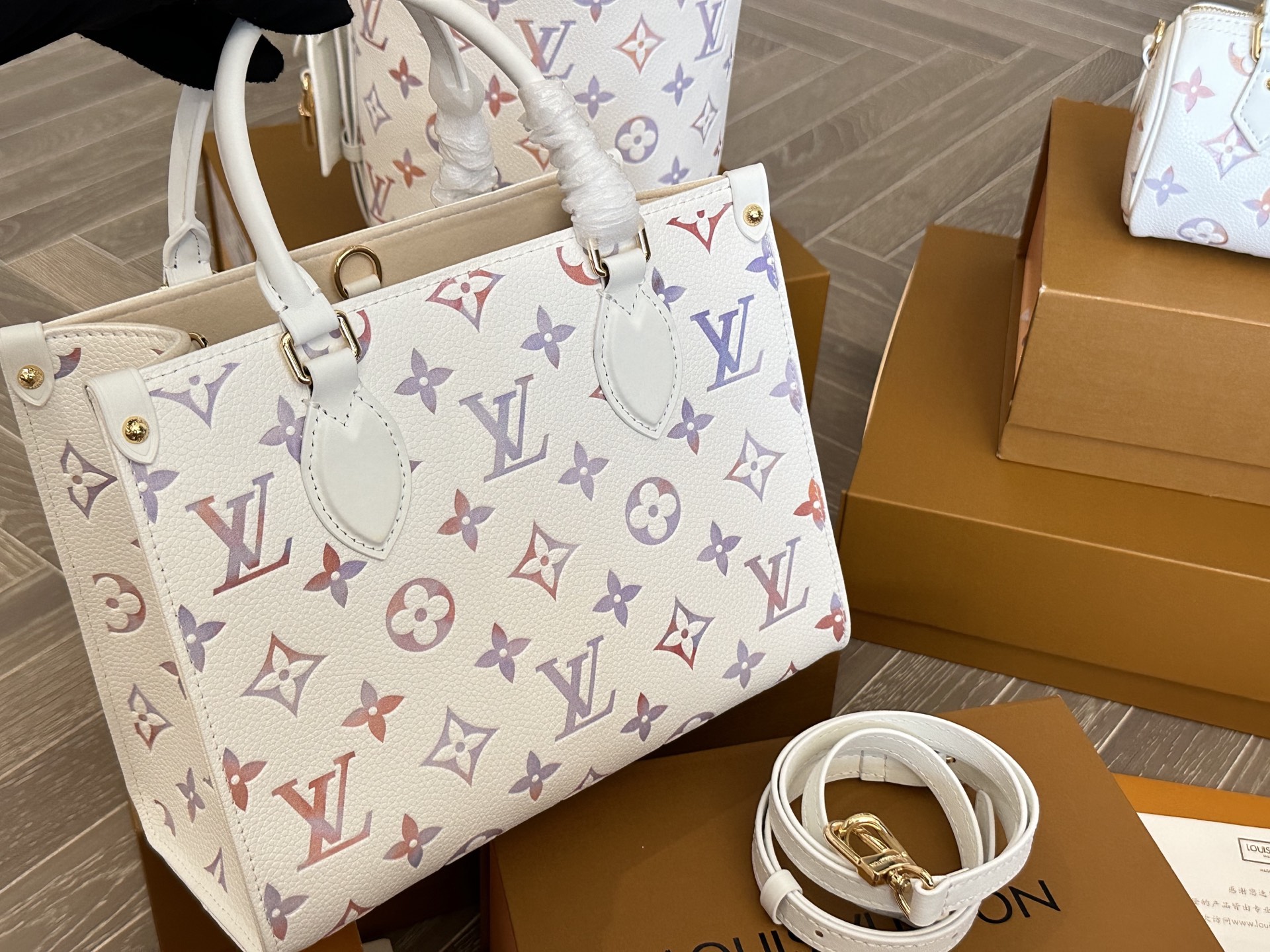 LV OnTheGo PM Bag - Replica Luxury Bags™