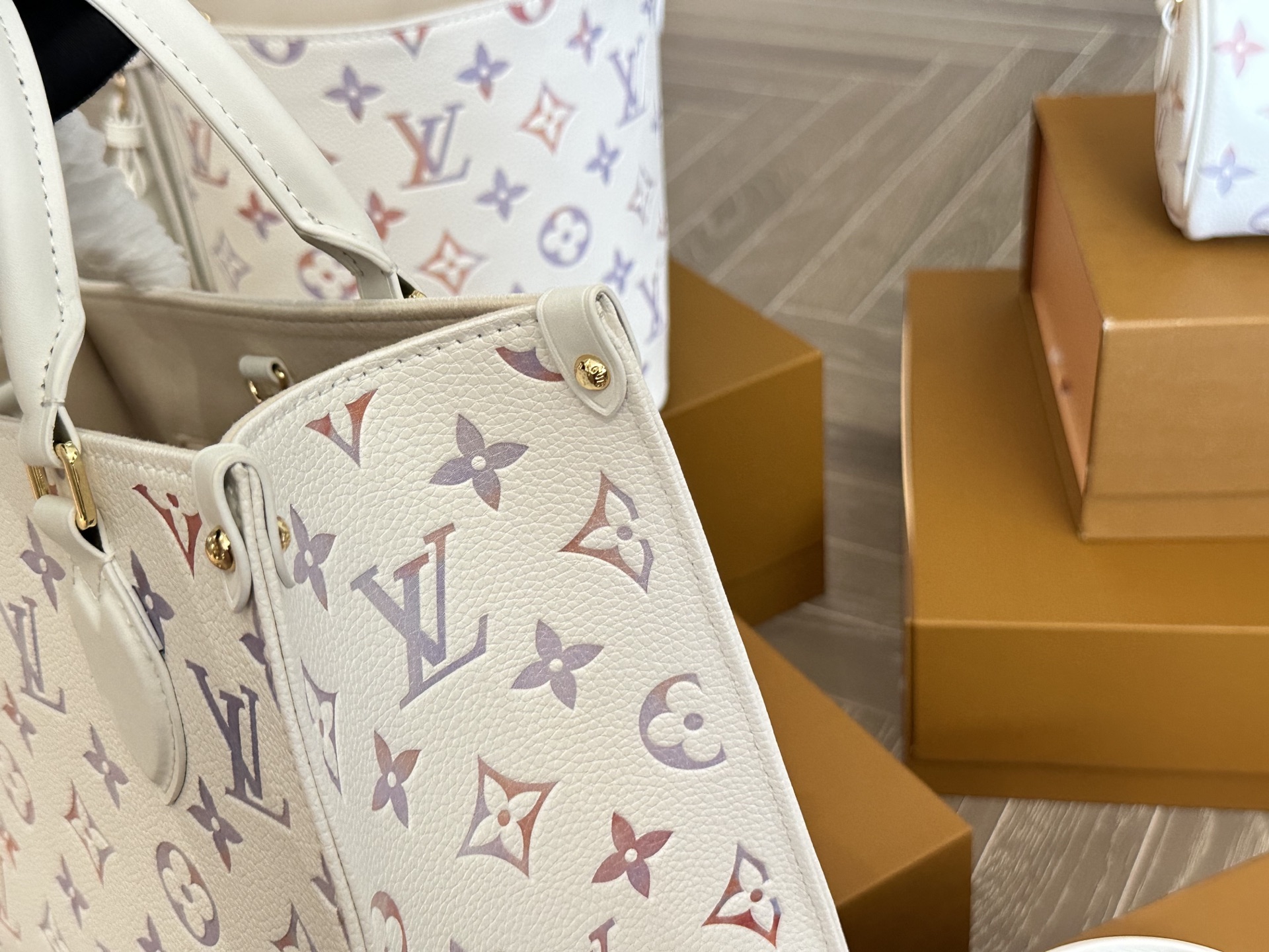 LV OnTheGo PM Bag - Replica Luxury Bags™