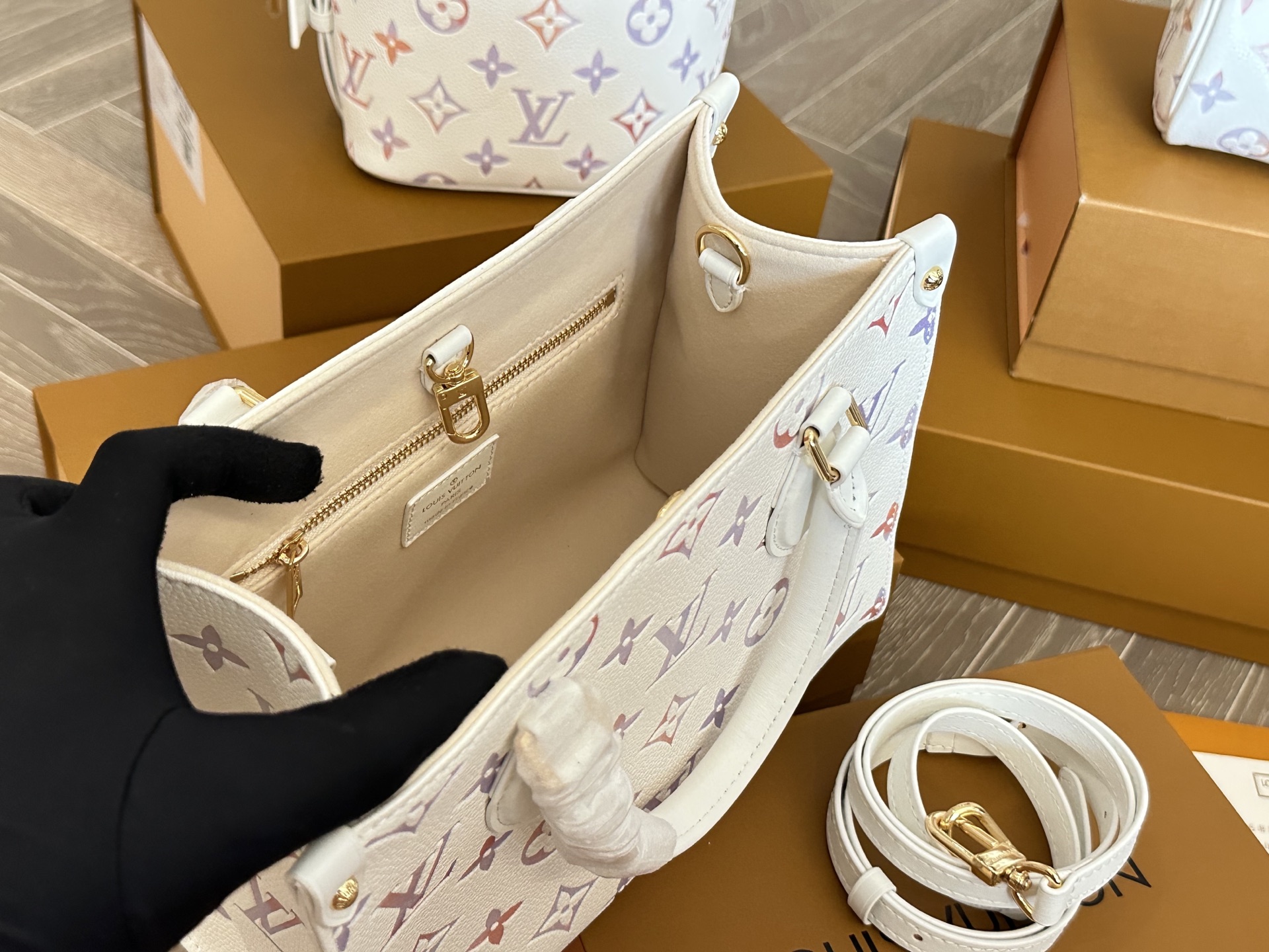 LV OnTheGo PM Bag - Replica Luxury Bags™