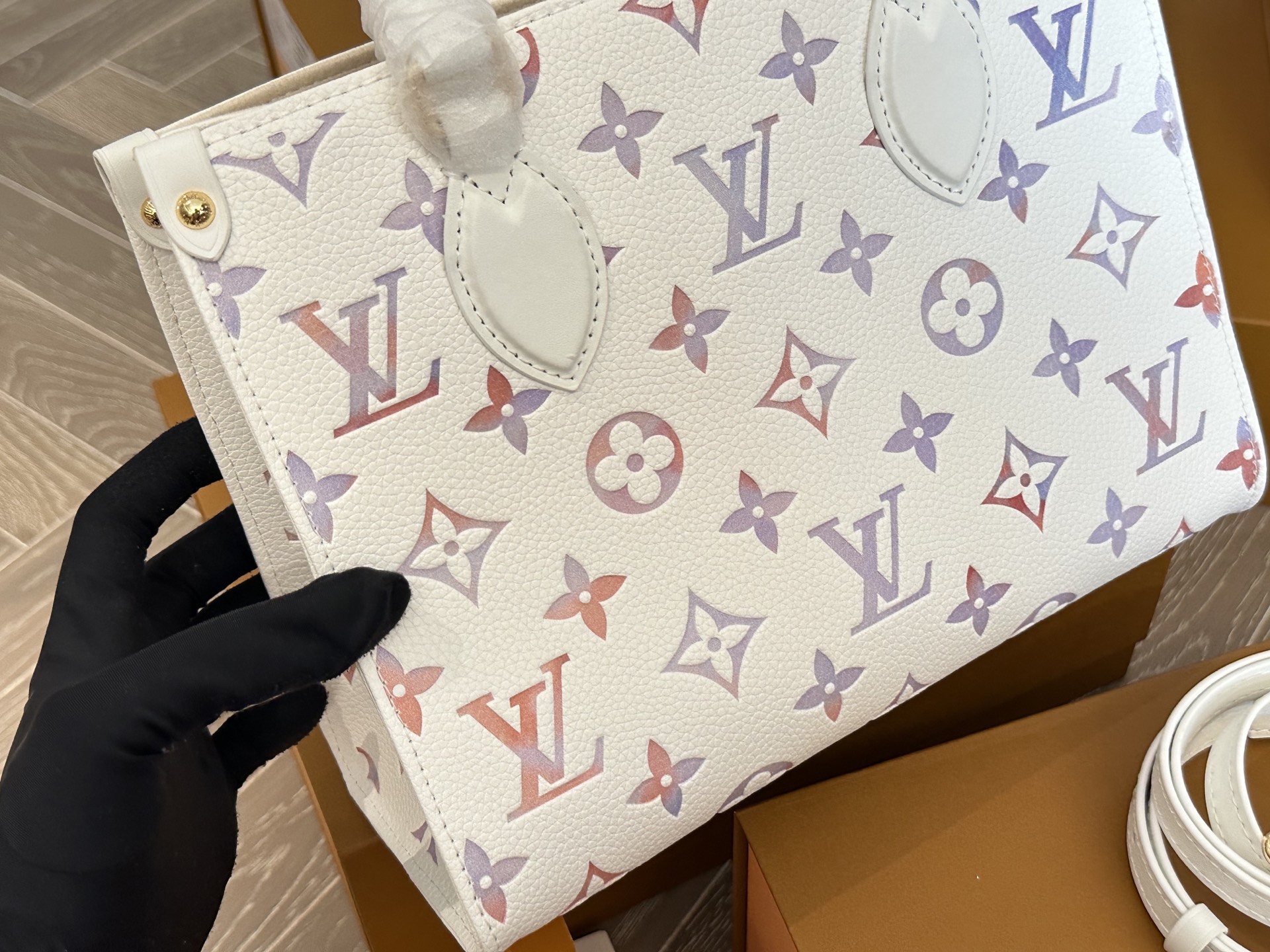 LV OnTheGo PM Bag - Replica Luxury Bags™