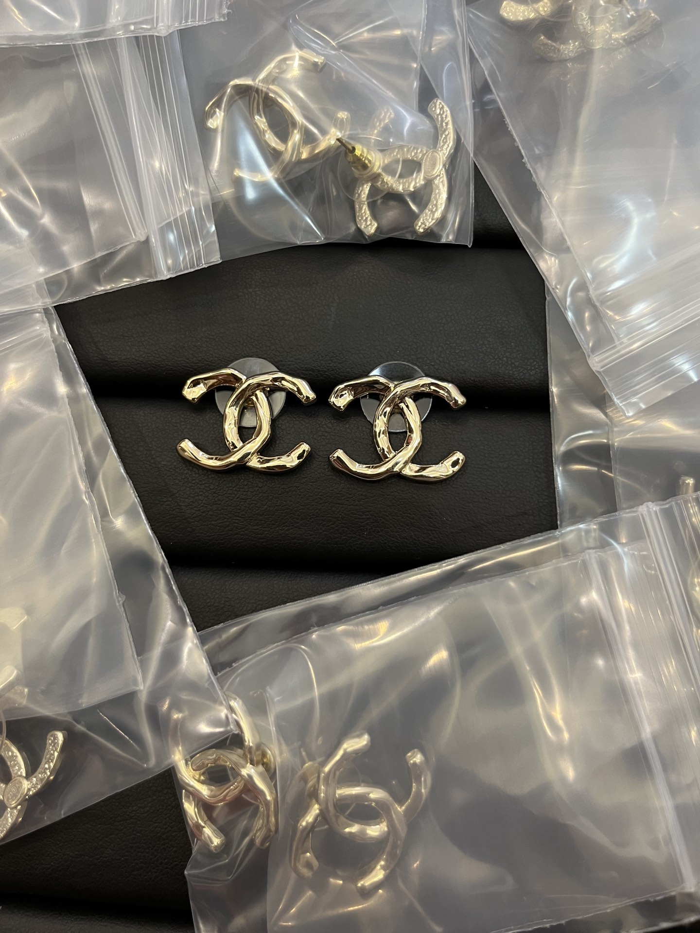 Chanel Personality Light Gold Brooch - Rep Fashion™