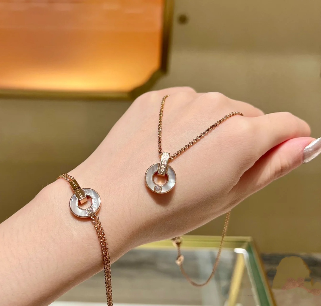 Dupe Bvlgari Bvlgari Bracelet Necklace with Mother of Pearl or Malachite - Rep Fashion™