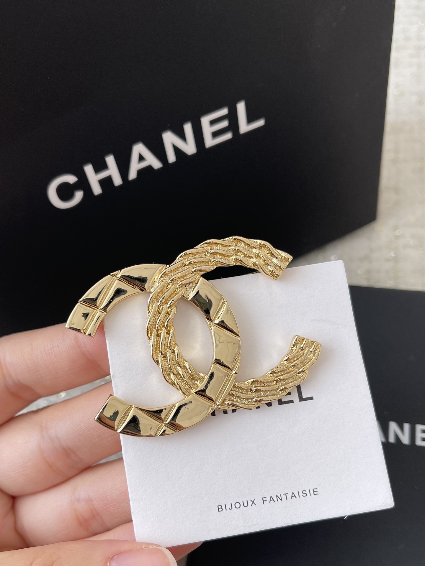 Chanel Light Gold CC Brooch - Rep Fashion™