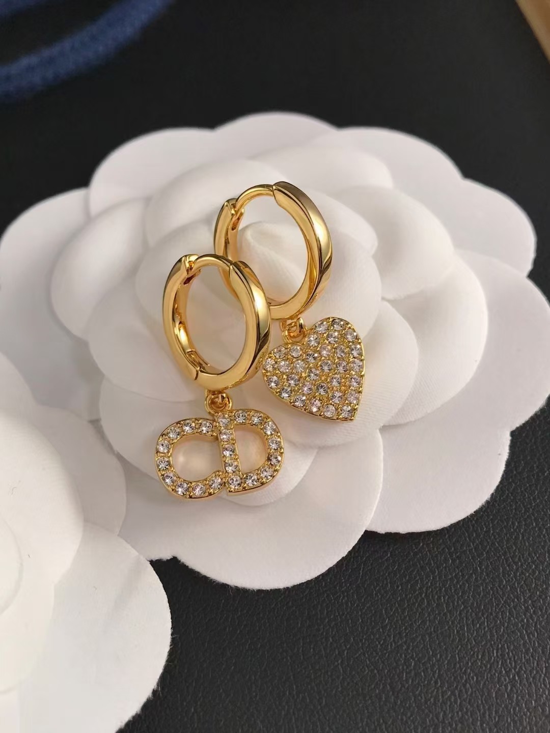 Dior Asymmetric Heart CD Dangle Earrings - Rep Fashion™