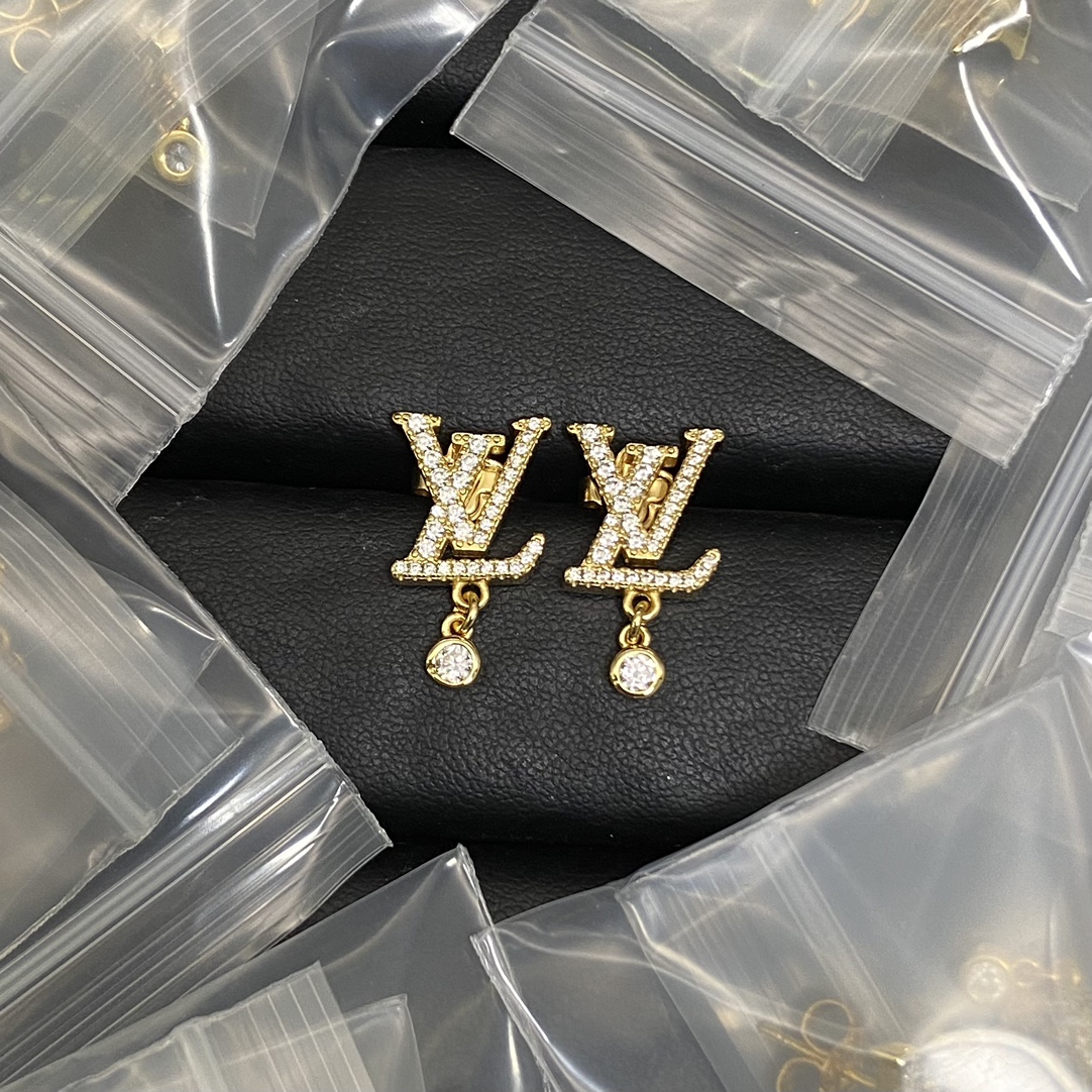 Louis Vuitton Diamond Dangle Earrings - Rep Fashion™