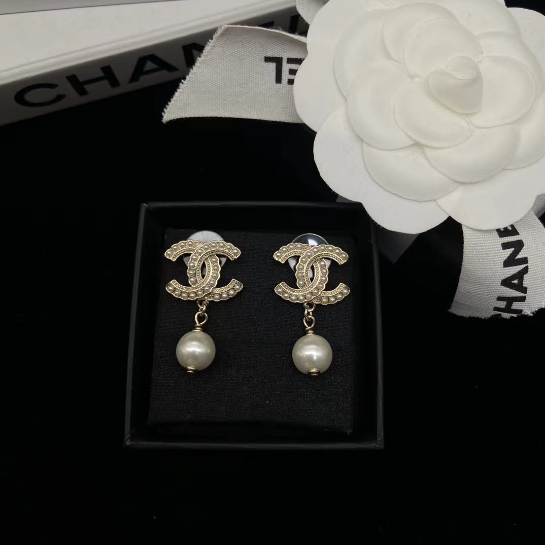 Chanel Pearl Drop Earrings - Rep Fashion™