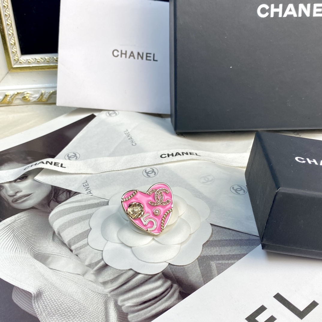 Chanel Pink Heart Brooch - Rep Fashion™