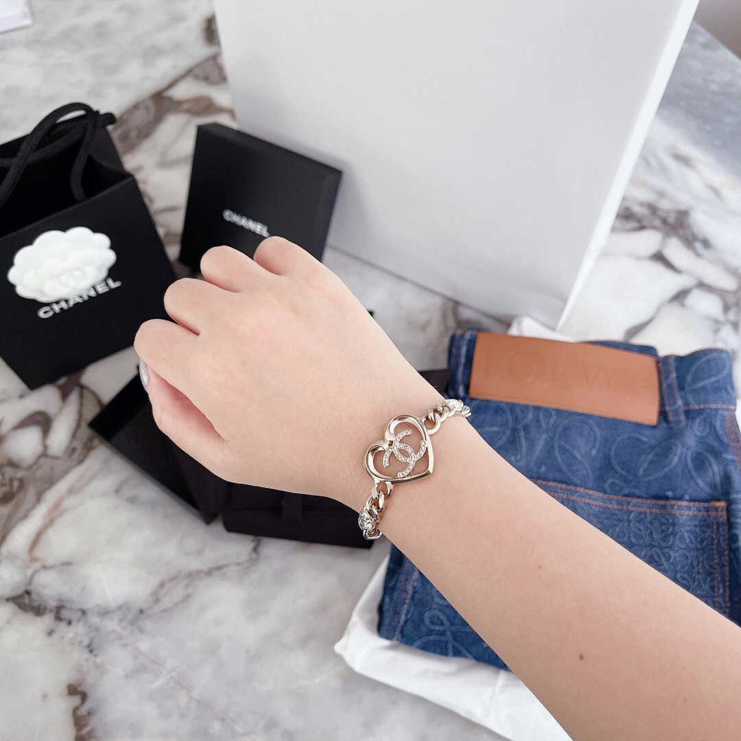 Chanel Hollow Heart Chunky Cuban Chain Bracelet - Rep Fashion™