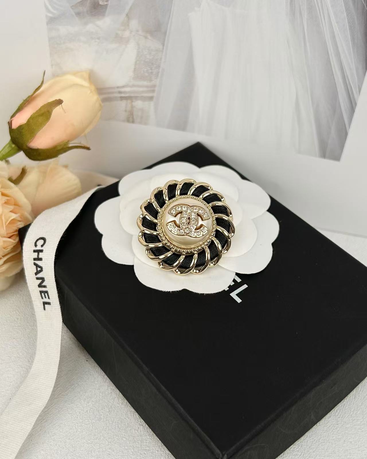 Chanel Twist Leather Wrap Wreath Round Brooch - Rep Fashion™