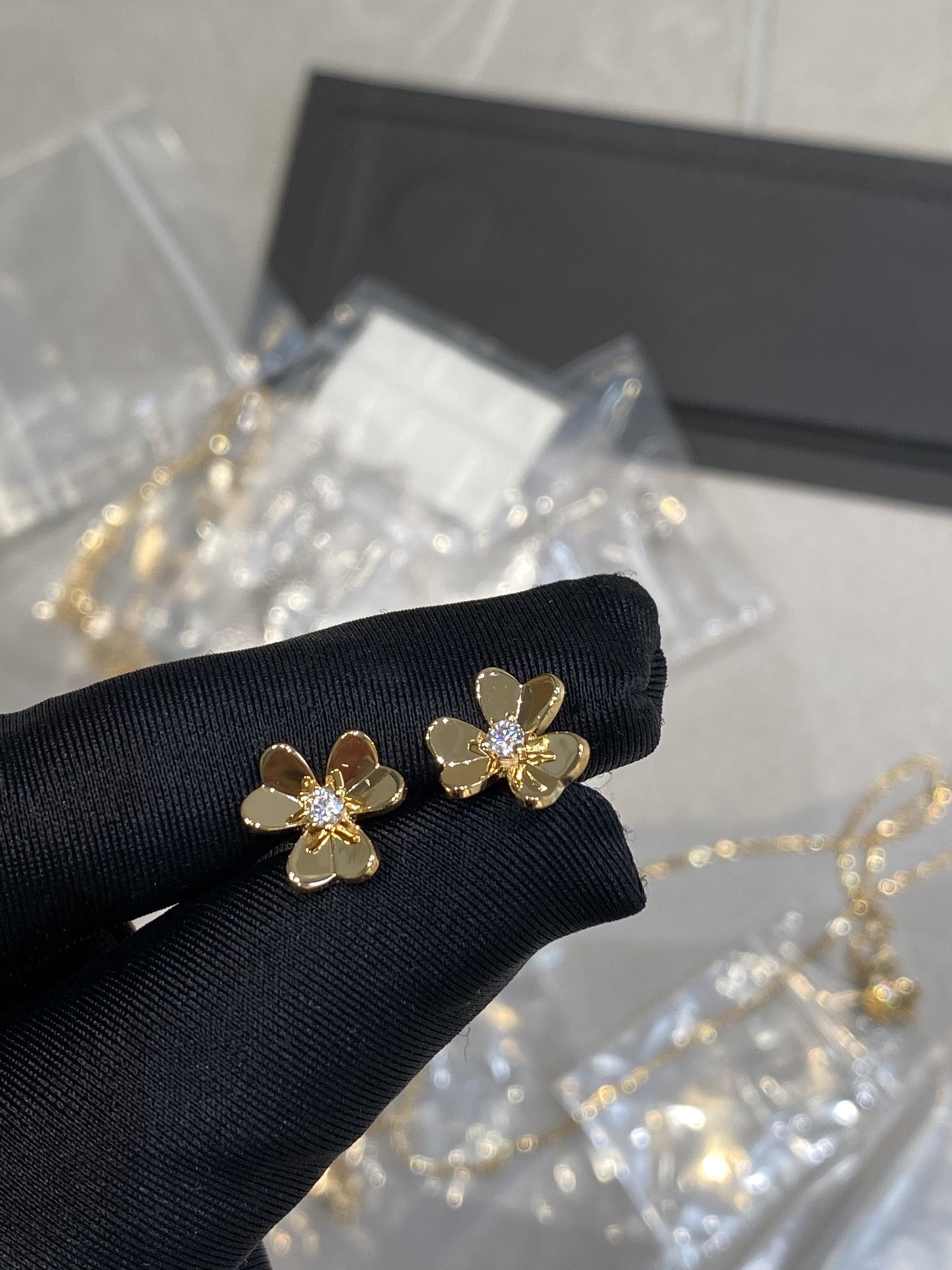 VCA Flora Earrings Bracelet Necklace, 1 Motif - Rep Fashion™