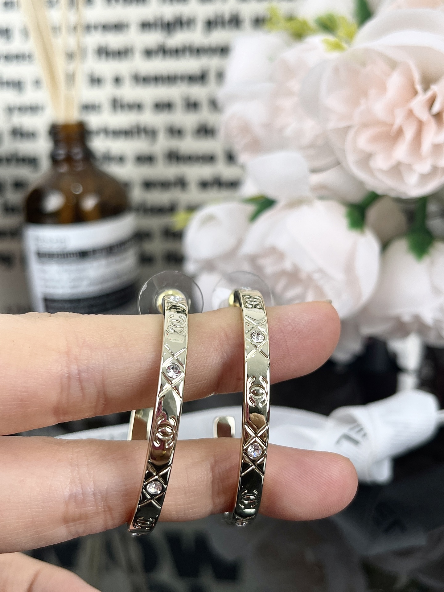 Chanel Light Gold Large Hoop CC Earrings - Rep Fashion™