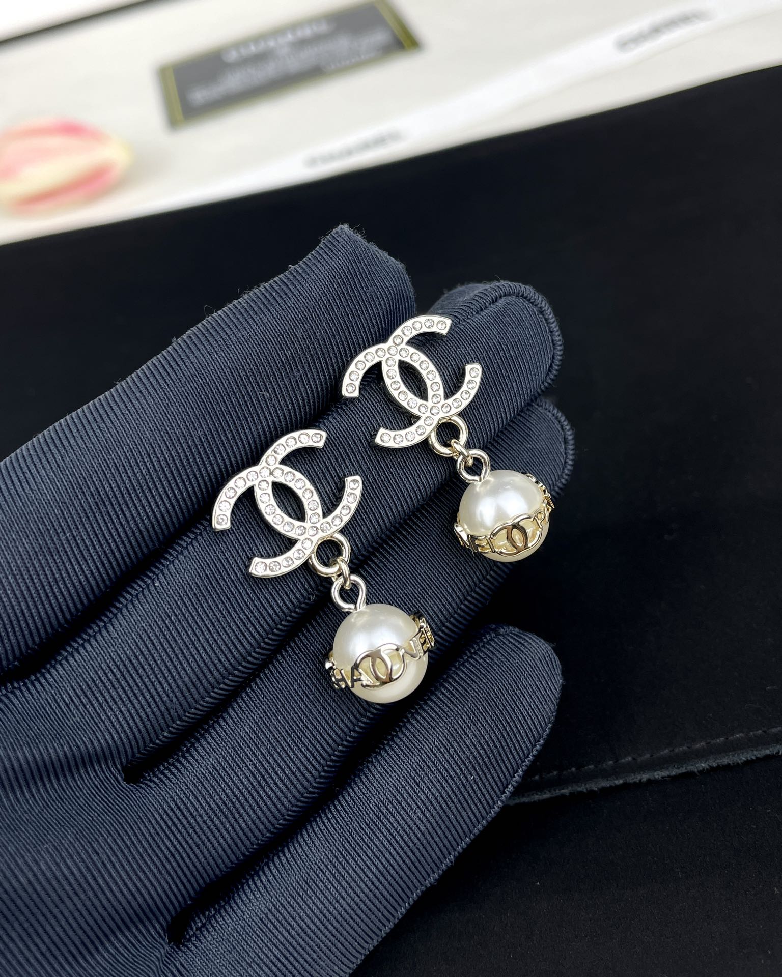 Chanel Diamond CC Pearl Drop Earrings - Rep Fashion™