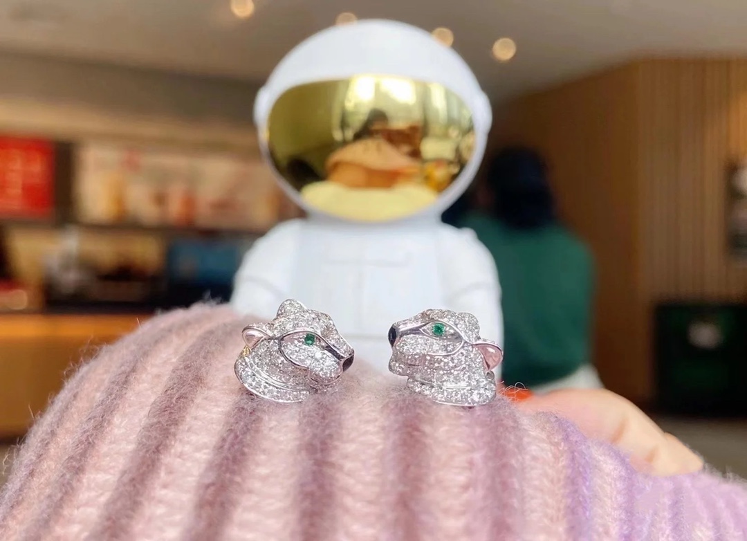 Cartier Full Paved Diamond Leopard Stud Earrings - Rep Fashion™